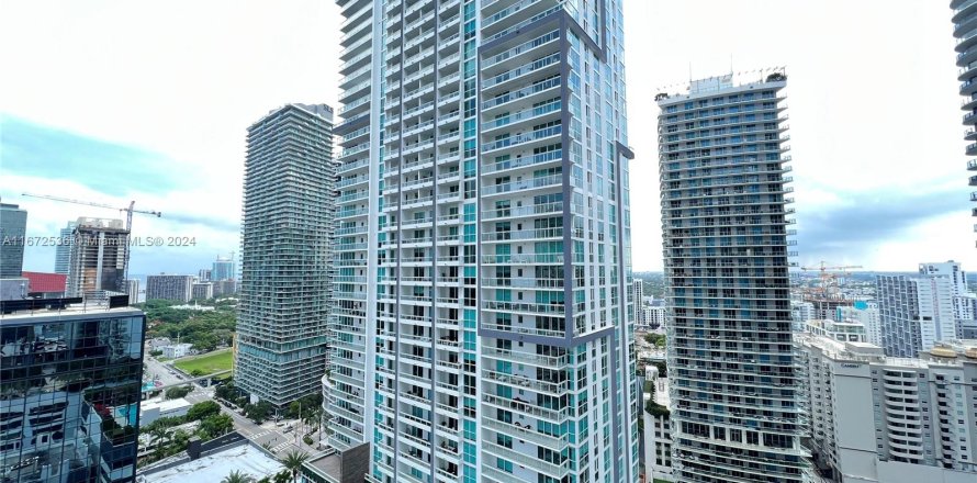 Condominio en Miami, Florida, 1 dormitorio  № 1395005