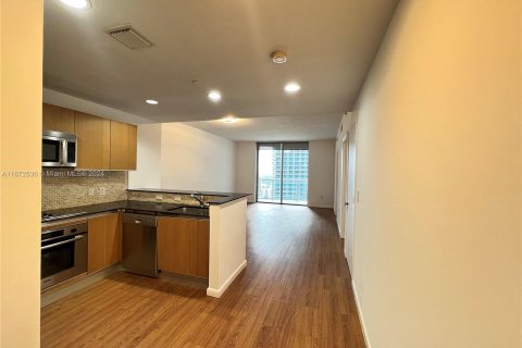 Condominio en alquiler en Miami, Florida, 1 dormitorio, 87.79 m2 № 1395005 - foto 2