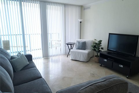 Condominio en alquiler en Hollywood, Florida, 1 dormitorio, 77.57 m2 № 1395007 - foto 16