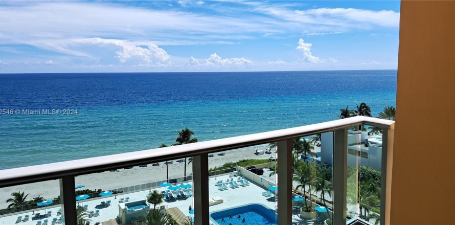 Condominio en Hollywood, Florida, 1 dormitorio  № 1395007