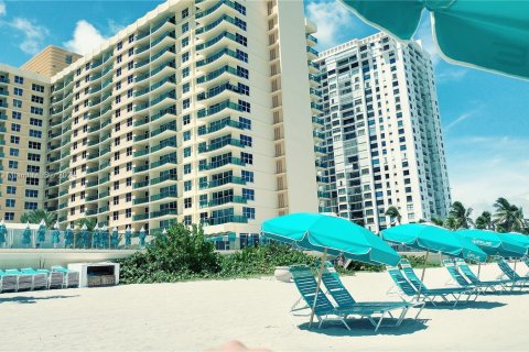 Condominio en alquiler en Hollywood, Florida, 1 dormitorio, 77.57 m2 № 1395007 - foto 26