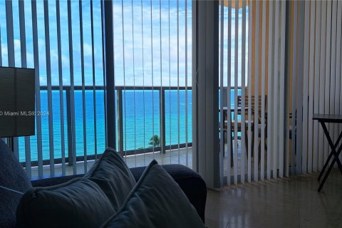 Condominio en alquiler en Hollywood, Florida, 1 dormitorio, 77.57 m2 № 1395007 - foto 7