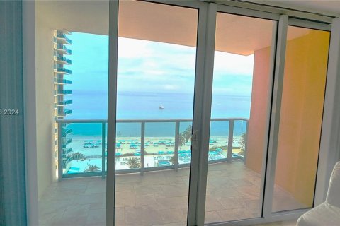 Condominio en alquiler en Hollywood, Florida, 1 dormitorio, 77.57 m2 № 1395007 - foto 6