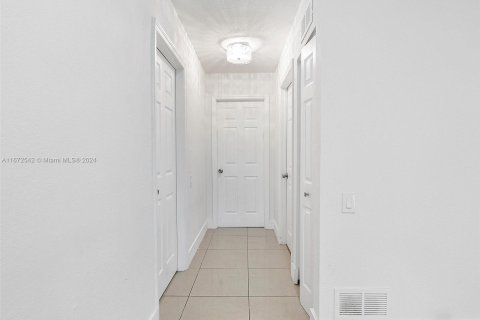 Touwnhouse à vendre à Miami, Floride: 3 chambres, 143.07 m2 № 1395006 - photo 6