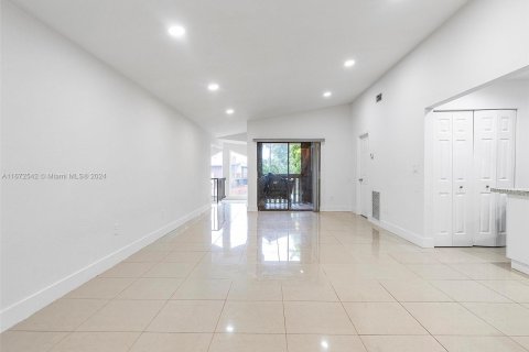 Touwnhouse à vendre à Miami, Floride: 3 chambres, 143.07 m2 № 1395006 - photo 3