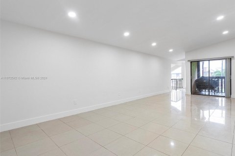 Touwnhouse à vendre à Miami, Floride: 3 chambres, 143.07 m2 № 1395006 - photo 2