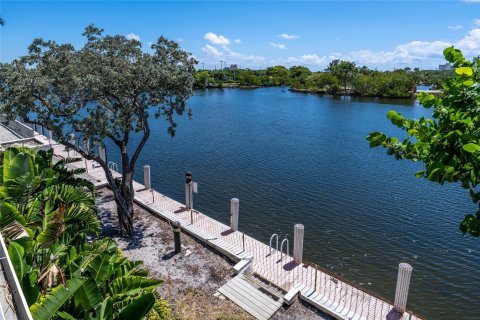 Condo in Fort Lauderdale, Florida, 1 bedroom  № 1189718 - photo 19