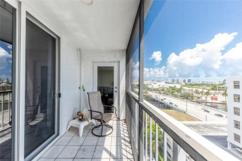 Condo in Fort Lauderdale, Florida, 1 bedroom  № 1189718 - photo 9