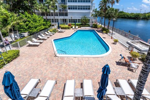 Condo in Fort Lauderdale, Florida, 1 bedroom  № 1189718 - photo 20