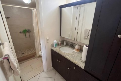 Condo in Tamarac, Florida, 2 bedrooms  № 1189758 - photo 5