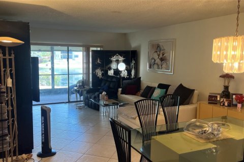 Condo in Tamarac, Florida, 2 bedrooms  № 1189758 - photo 7