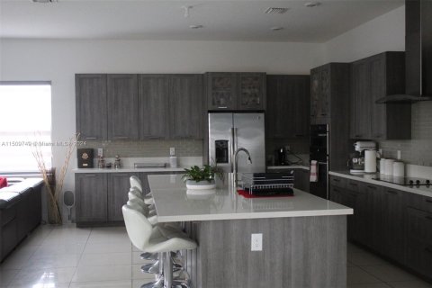 Casa en venta en Miami Lakes, Florida, 5 dormitorios, 362.69 m2 № 934175 - foto 5