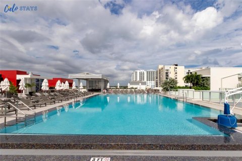 Condo in Hollywood, Florida, 1 bedroom  № 686489 - photo 11