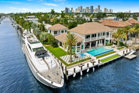 Villa ou maison à vendre à Fort Lauderdale, Floride: 6 chambres, 670.85 m2 № 787042 - photo 3