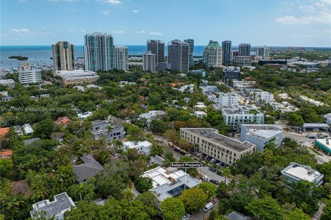 Villa ou maison à vendre à Miami, Floride: 4 chambres, 450.95 m2 № 782423 - photo 13