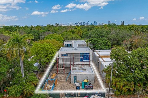 Casa en venta en Miami, Florida, 4 dormitorios, 450.95 m2 № 782423 - foto 8