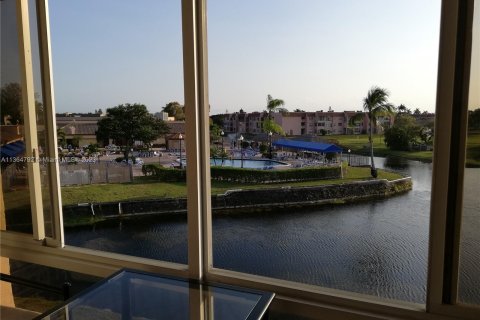 Copropriété à vendre à Sunrise, Floride: 2 chambres, 95.22 m2 № 406527 - photo 22
