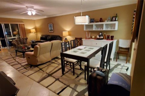 Copropriété à vendre à Sunrise, Floride: 2 chambres, 95.22 m2 № 406527 - photo 2