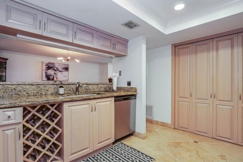 Condo in Hutchinson Island South, Florida, 3 bedrooms  № 1093638 - photo 24