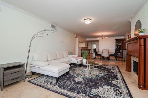 Condo in Hutchinson Island South, Florida, 3 bedrooms  № 1093638 - photo 29