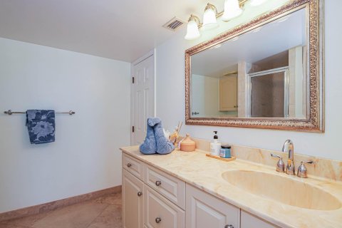 Condo in Hutchinson Island South, Florida, 3 bedrooms  № 1093638 - photo 16