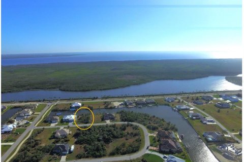 Terreno en venta en Port Charlotte, Florida № 946956 - foto 4