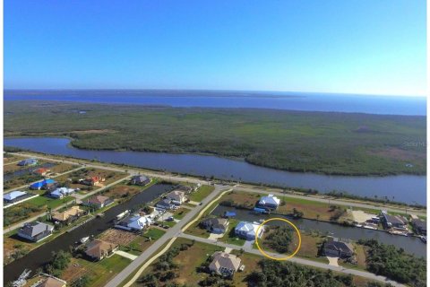 Terreno en venta en Port Charlotte, Florida № 946956 - foto 6