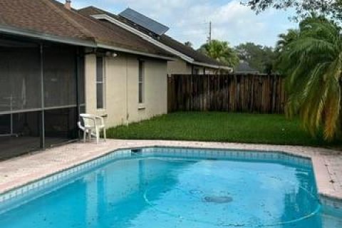 House in Sunrise, Florida 3 bedrooms, 189.99 sq.m. № 1118120 - photo 17