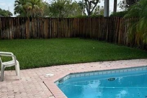 House in Sunrise, Florida 3 bedrooms, 189.99 sq.m. № 1118120 - photo 18