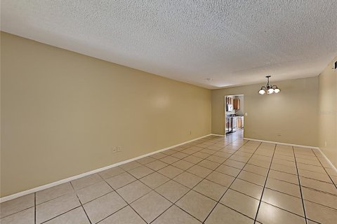 Apartment in Altamonte Springs, Florida 3 bedrooms, 111.48 sq.m. № 1395696 - photo 3