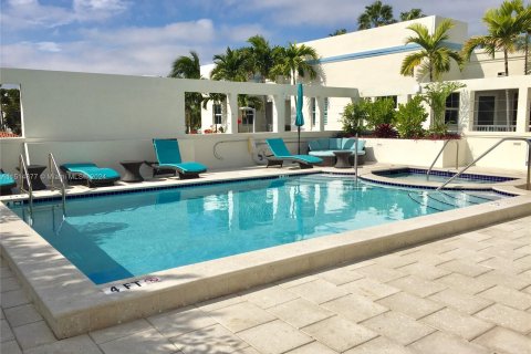 Condominio en venta en Surfside, Florida, 2 dormitorios, 93.09 m2 № 949731 - foto 28