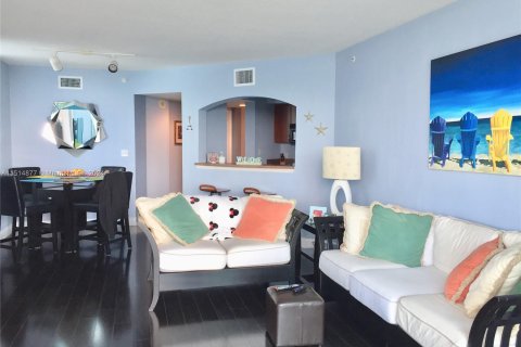 Copropriété à vendre à Surfside, Floride: 2 chambres, 93.09 m2 № 949731 - photo 4