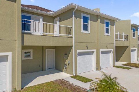 Townhouse in Davenport, Florida 4 bedrooms, 189.06 sq.m. № 1422390 - photo 1