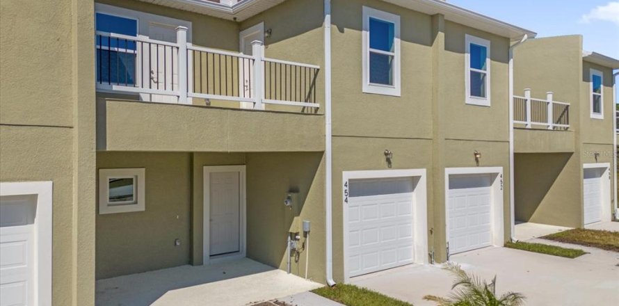 Townhouse in Davenport, Florida 4 bedrooms, 189.06 sq.m. № 1422390