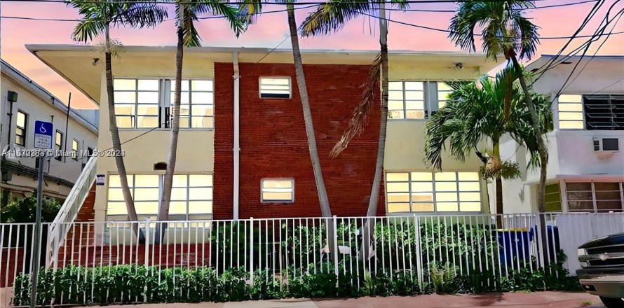 Estudio en el Condominio en Miami Beach, Florida  № 1128745