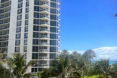 Condominio en venta en Sunny Isles Beach, Florida, 38.09 m2 № 34269 - foto 9