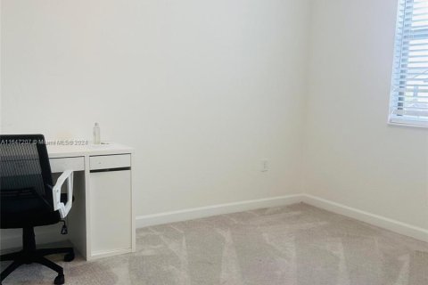 Townhouse in Miami, Florida 4 bedrooms, 169.08 sq.m. № 1330389 - photo 30