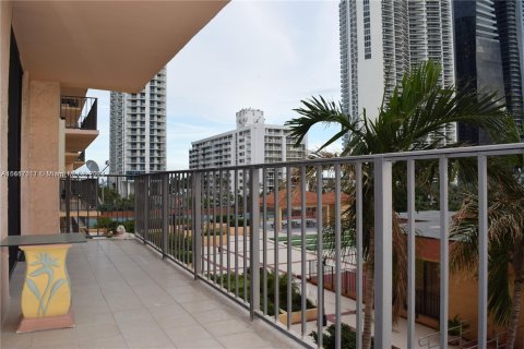 Condo in Sunny Isles Beach, Florida, 2 bedrooms  № 1387849 - photo 2