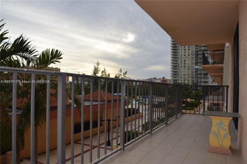 Condo in Sunny Isles Beach, Florida, 2 bedrooms  № 1387849 - photo 3