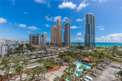 Condo in Sunny Isles Beach, Florida, 2 bedrooms  № 1387849 - photo 1