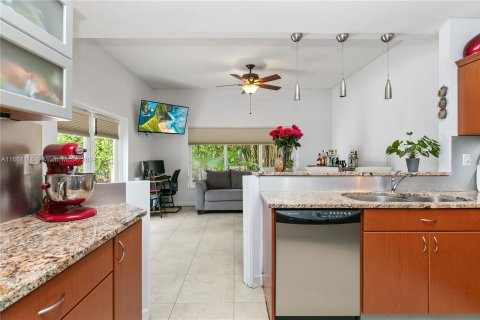 Casa en venta en Miramar, Florida, 3 dormitorios, 186.27 m2 № 1387850 - foto 14