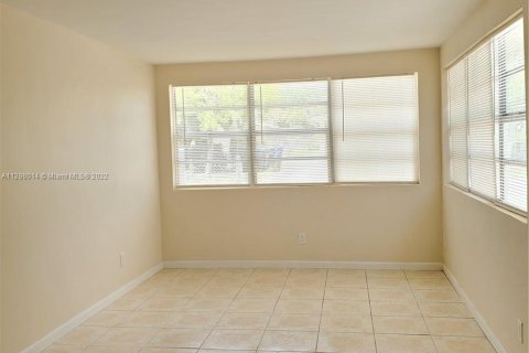 Commercial property in Hollywood, Florida 109.16 sq.m. № 154364 - photo 18