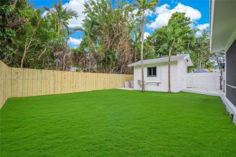 House in Miami, Florida 3 bedrooms, 142.05 sq.m. № 1428327 - photo 25