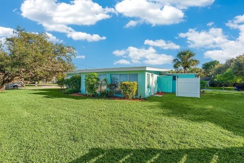 House in Vero Beach, Florida 3 bedrooms, 131.46 sq.m. № 860741 - photo 19