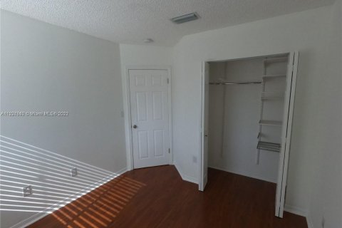 Townhouse in Miami, Florida 3 bedrooms, 113.34 sq.m. № 33339 - photo 14