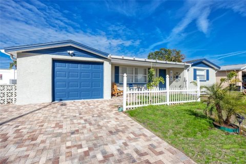 Villa ou maison à louer à Holiday, Floride: 3 chambres, 124.95 m2 № 1378202 - photo 1