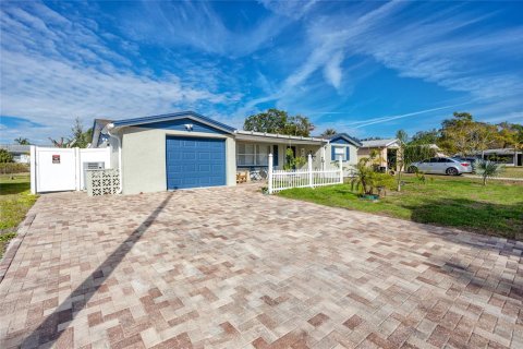 Villa ou maison à louer à Holiday, Floride: 3 chambres, 124.95 m2 № 1378202 - photo 2