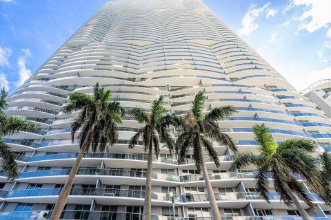 Condo in Miami, Florida, 3 bedrooms  № 1352240 - photo 2