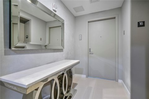 Condo in Miami, Florida, 3 bedrooms  № 1352240 - photo 30