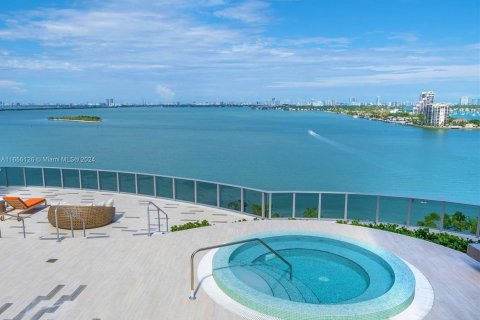 Condo in Miami, Florida, 3 bedrooms  № 1352240 - photo 12